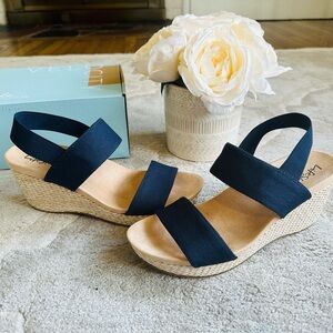 Brand New Super Cute , Comfy Life Stride Sandals